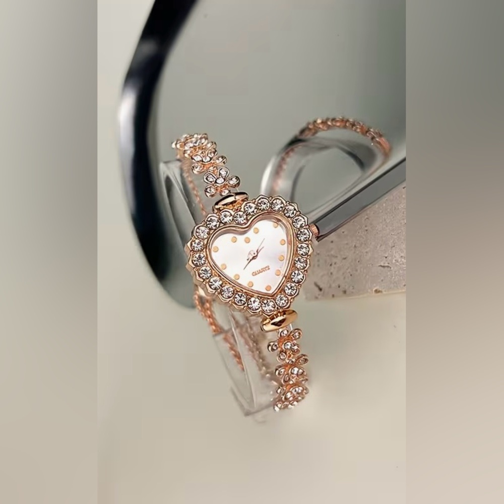 Elegant Heart-Shaped Rose Gold Bracelet - Picture 2 of 6